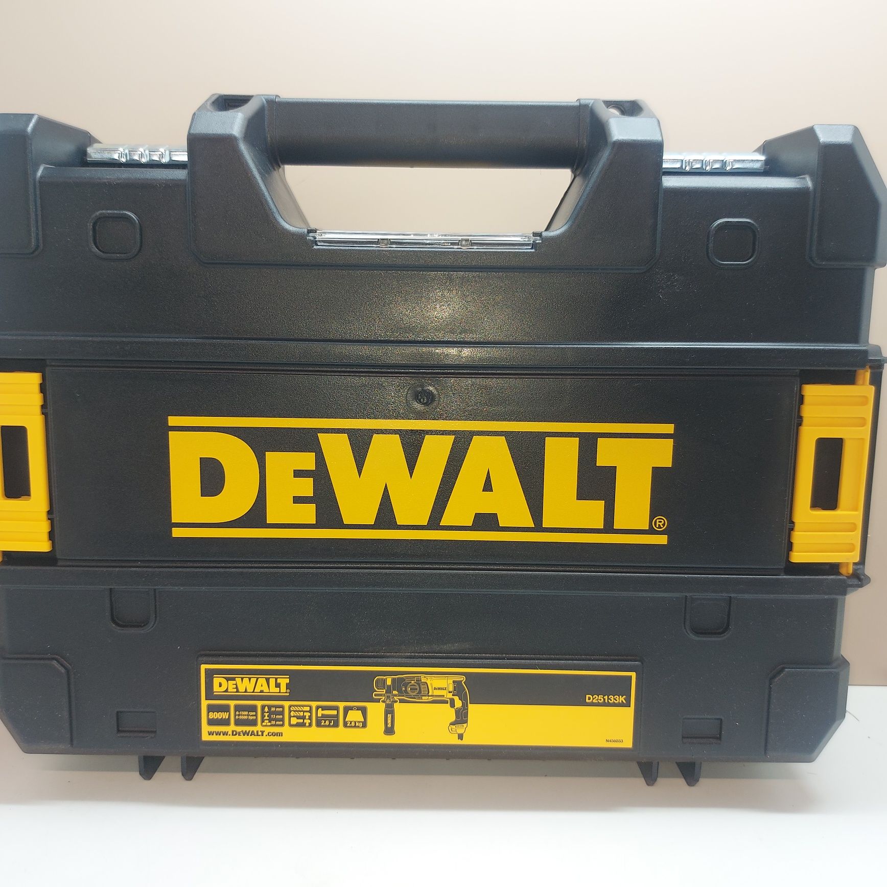 ПРОМОЦИЯ.Електрически перфоратор DEWALT D25133K-QS