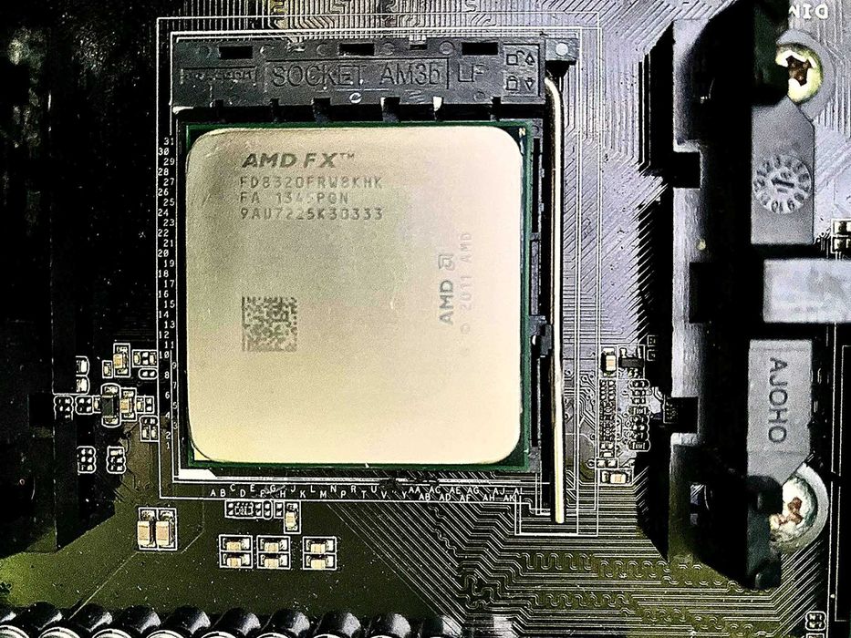 Процесор AMD FX-8320 с охладител