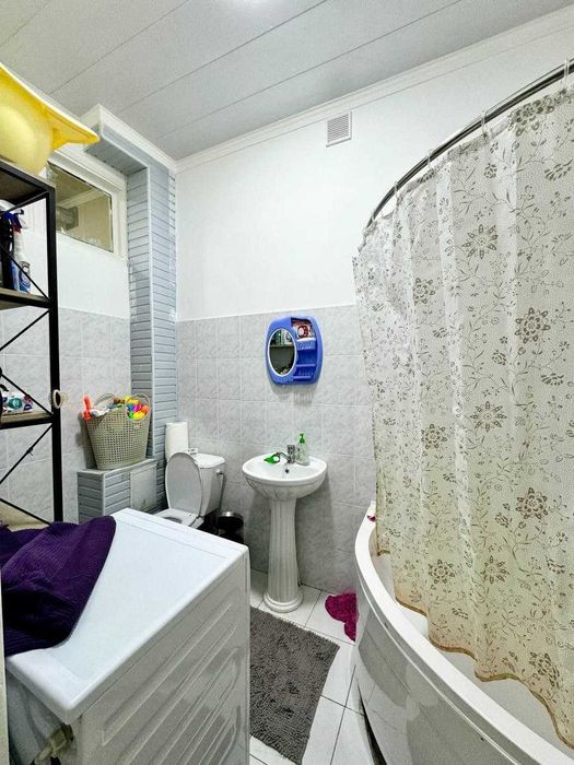 Продается 2х ком высокопотолочка 60кв ул.Навои ТЮЗ