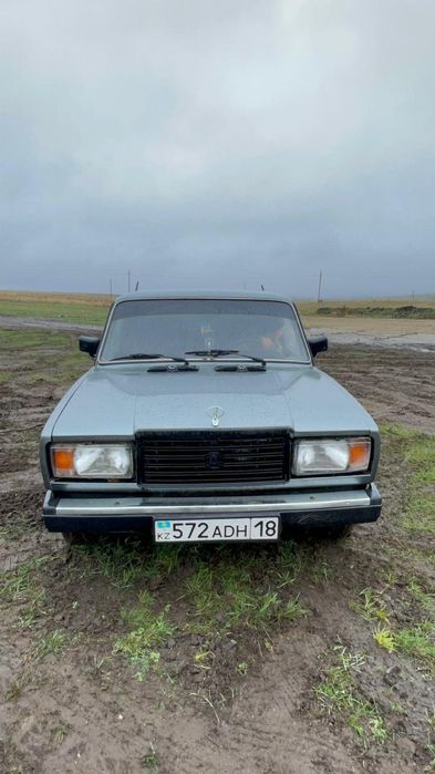 Продам машину ваз 2107,инжектор,2010год касяки видно на фото