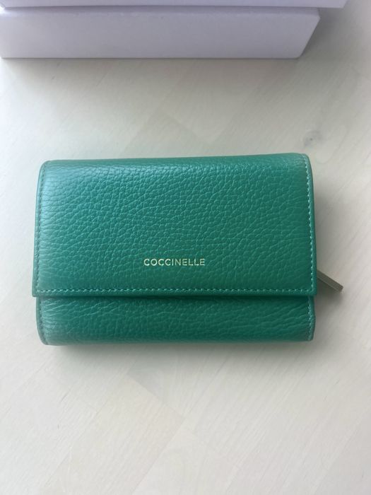 Дамски кожен портфейл COCCINELLE