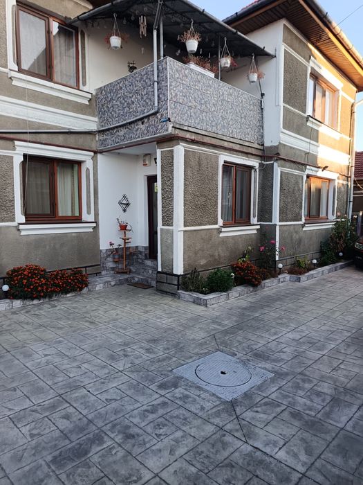 Casă cu etaj, utilată complet