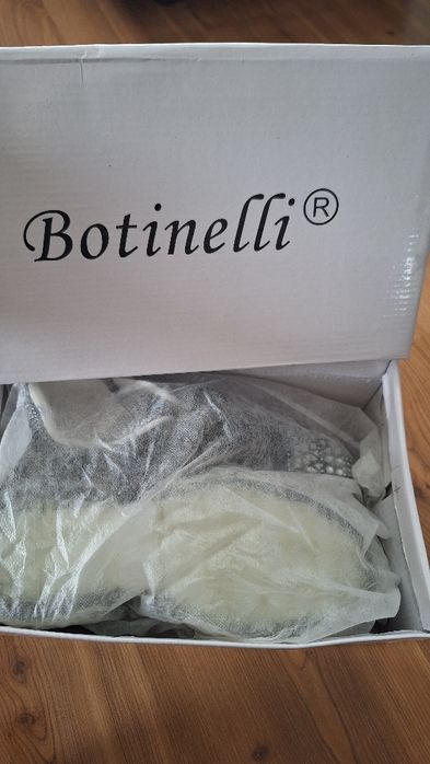 Дамски обувки с камъни