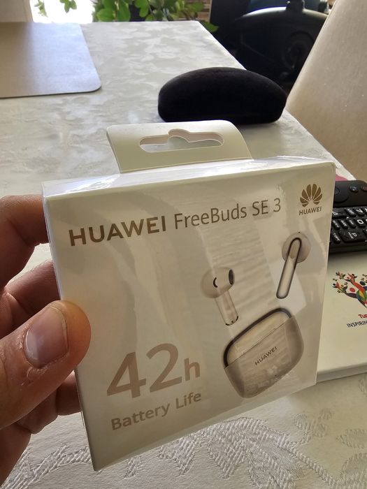 Чисто нови безжични слушалки Huawei freebuds SE3