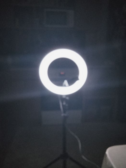 Продаю кольцевую лампу
