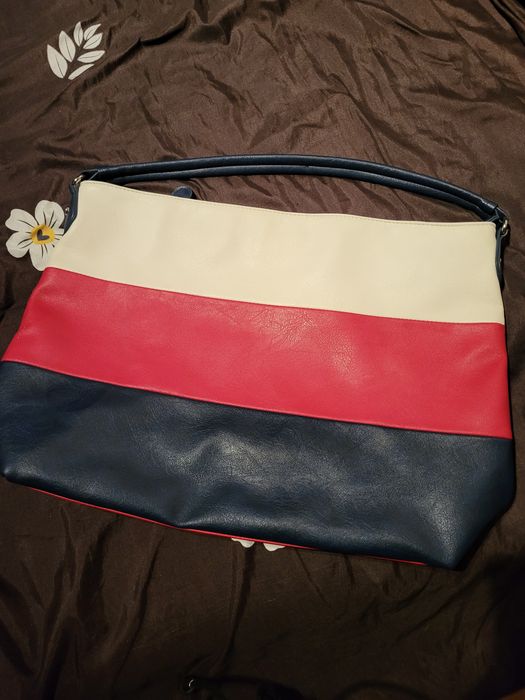 Дамска чанта в бяло,  червено и синьо