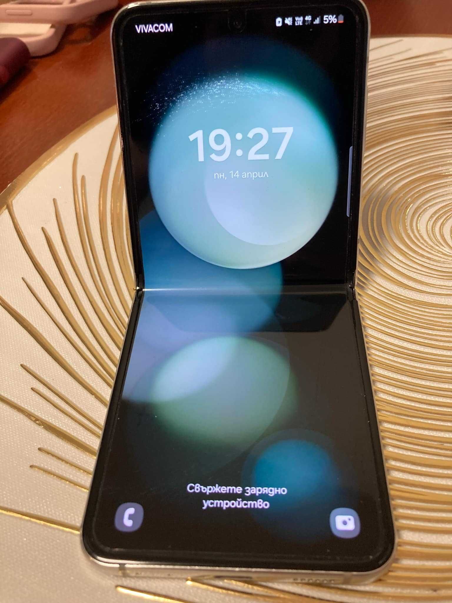 Samsung Z Flip 5 с гаранция
