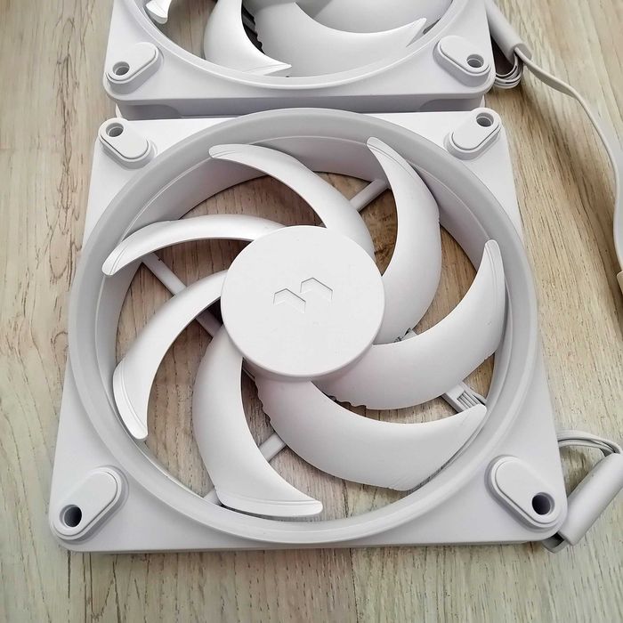Fractal Momentum 12 rgb white (3бр. комплект)