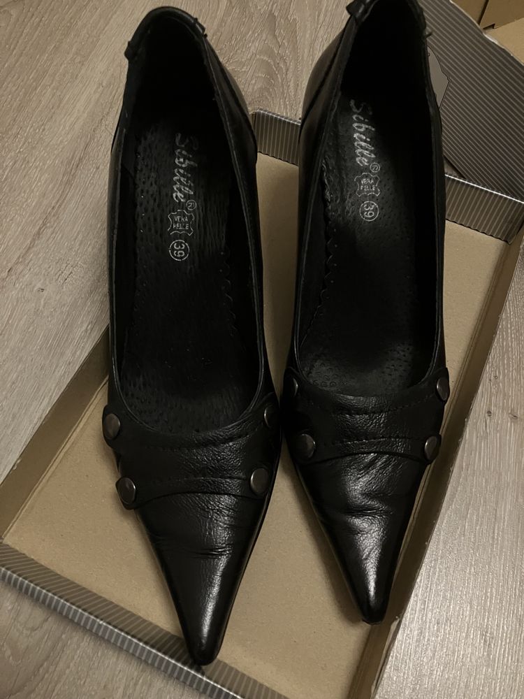 Черни кожени обувки 39 номер