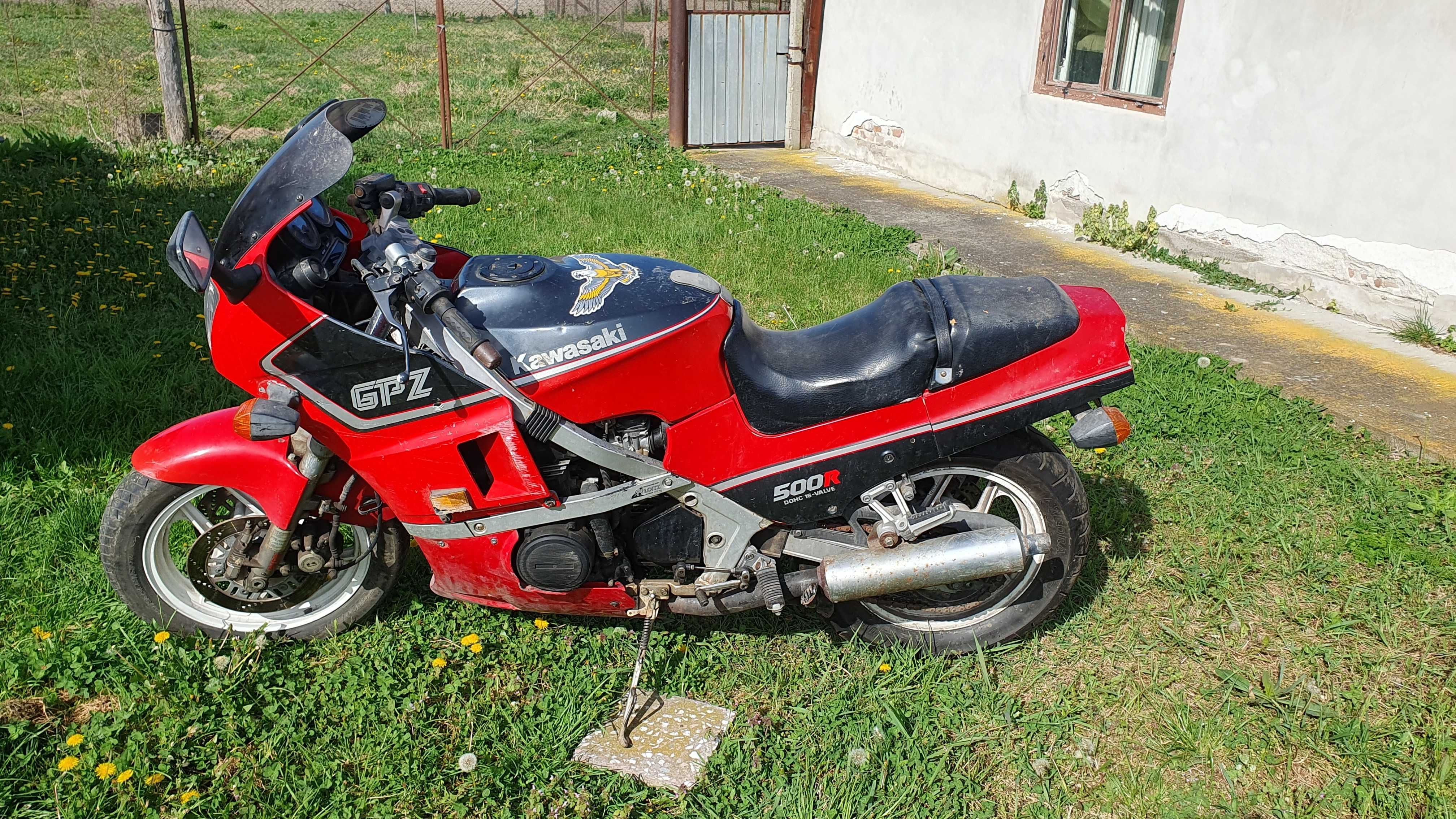 Vând moto Kawasaki 500gpz