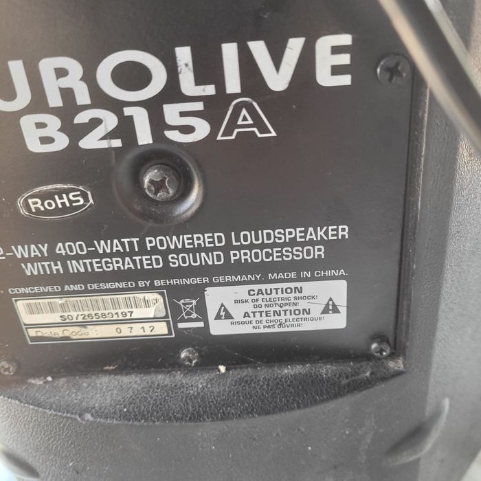 boxa behringer B215A folosit in regim casnic
