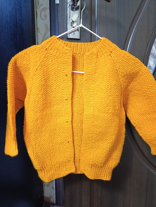 Продаётся новый вязаный джемпер.