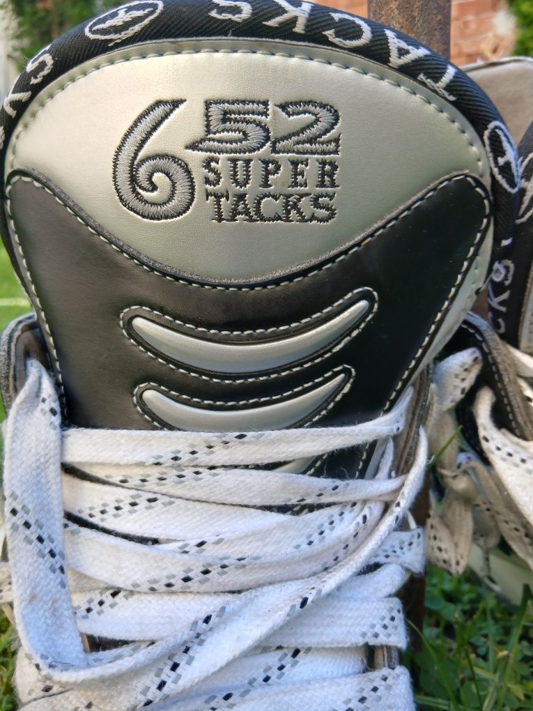 Легендарни кънки за хокей на лед CCM Tacks 652