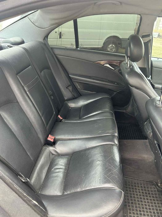 Mercedes-Benz E 220 Anu 2003