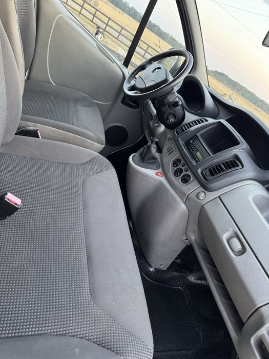 Opel Vivaro 2.0CDTI 2011 clima varianta lunga pre 4690€ neg