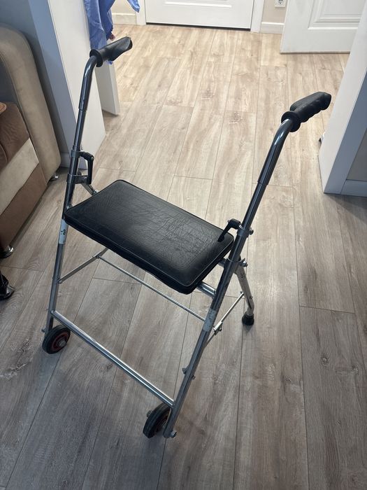 Ходунки складные, б/у  (но почти не использовались)