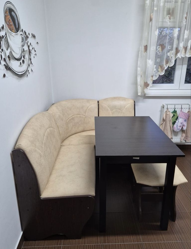 Coltar bucatarie + masă