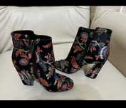Cizme/botine Guess noi, cu eticheta
