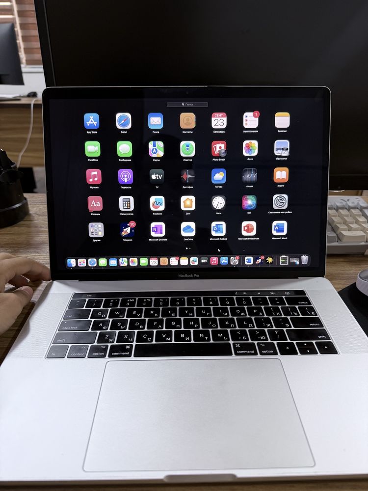 MackBook Pro. 256/16gb 15.4-дюйи
