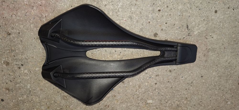 De vanzare sa carbon