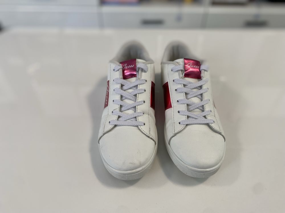 Дамски маратонки на Guess