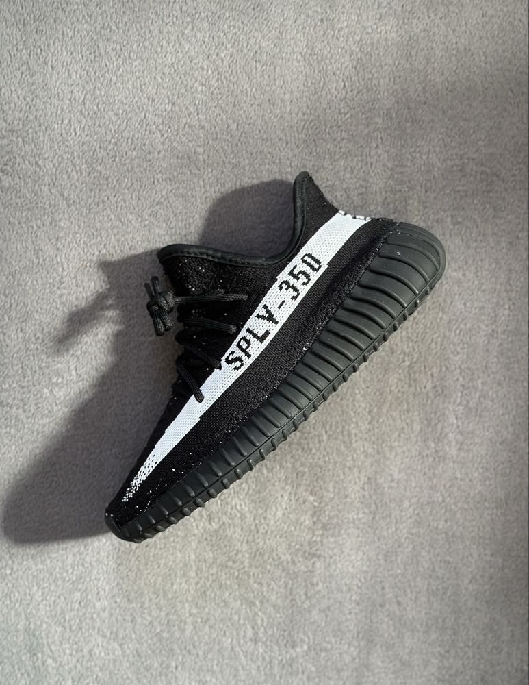 Adidas Yeezy 350 Oreo (CALITATE PREMIUM)