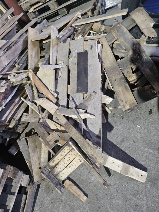 Продам дрова все за 7 тысяч  торговых уместен ,  с доставка/ без