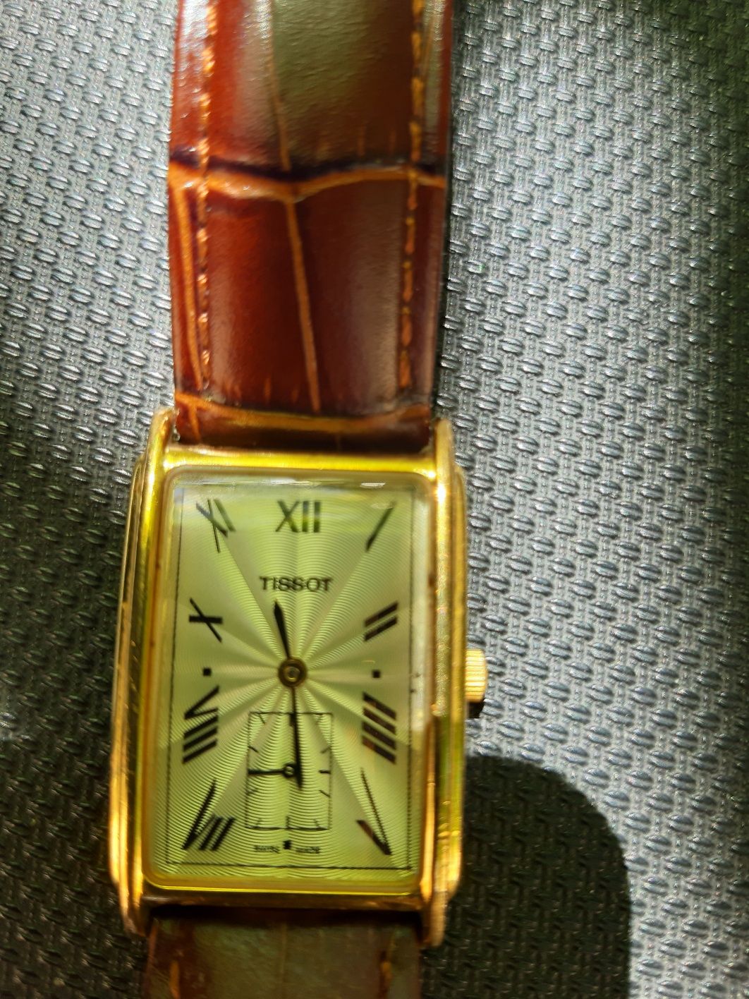 Tissot часовник А282Х .