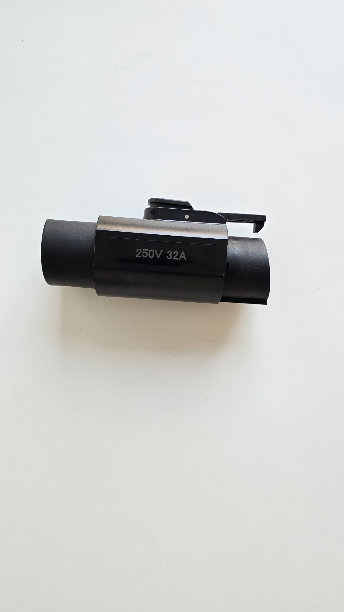 Адаптер Type 2 към Type 1