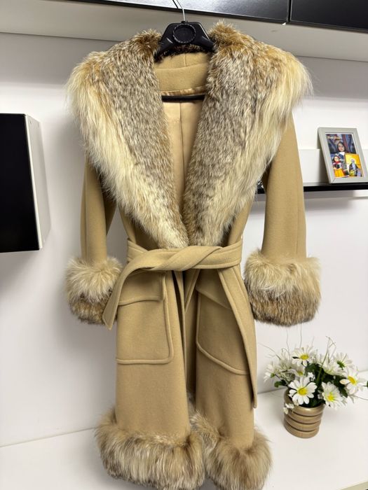 Palton cu blana naturala de n.u.r.c.ă