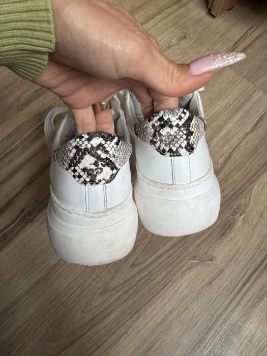 Оригинални спортно/елегантни обувки ест. кожа MLN ! 38,5