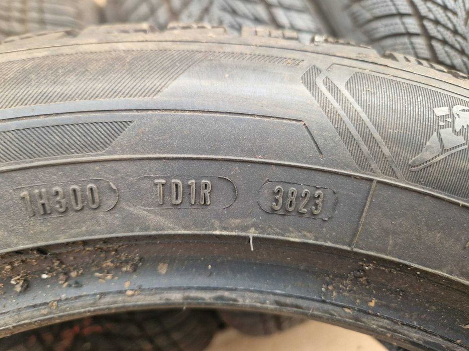 4 броя Goodyear R17 225/55
Зимни гуми 
DOT3823