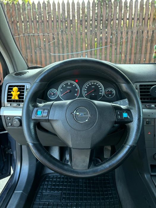 Dezmembrez opel vectra c 2008