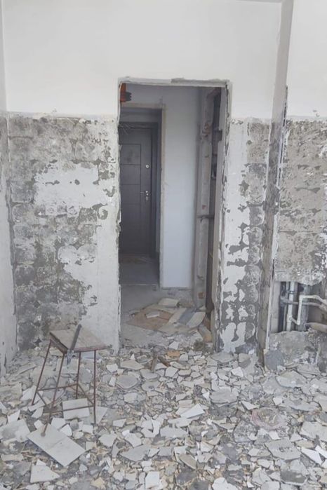 Transport Debarasari demolări decopertări moloz program 24/7