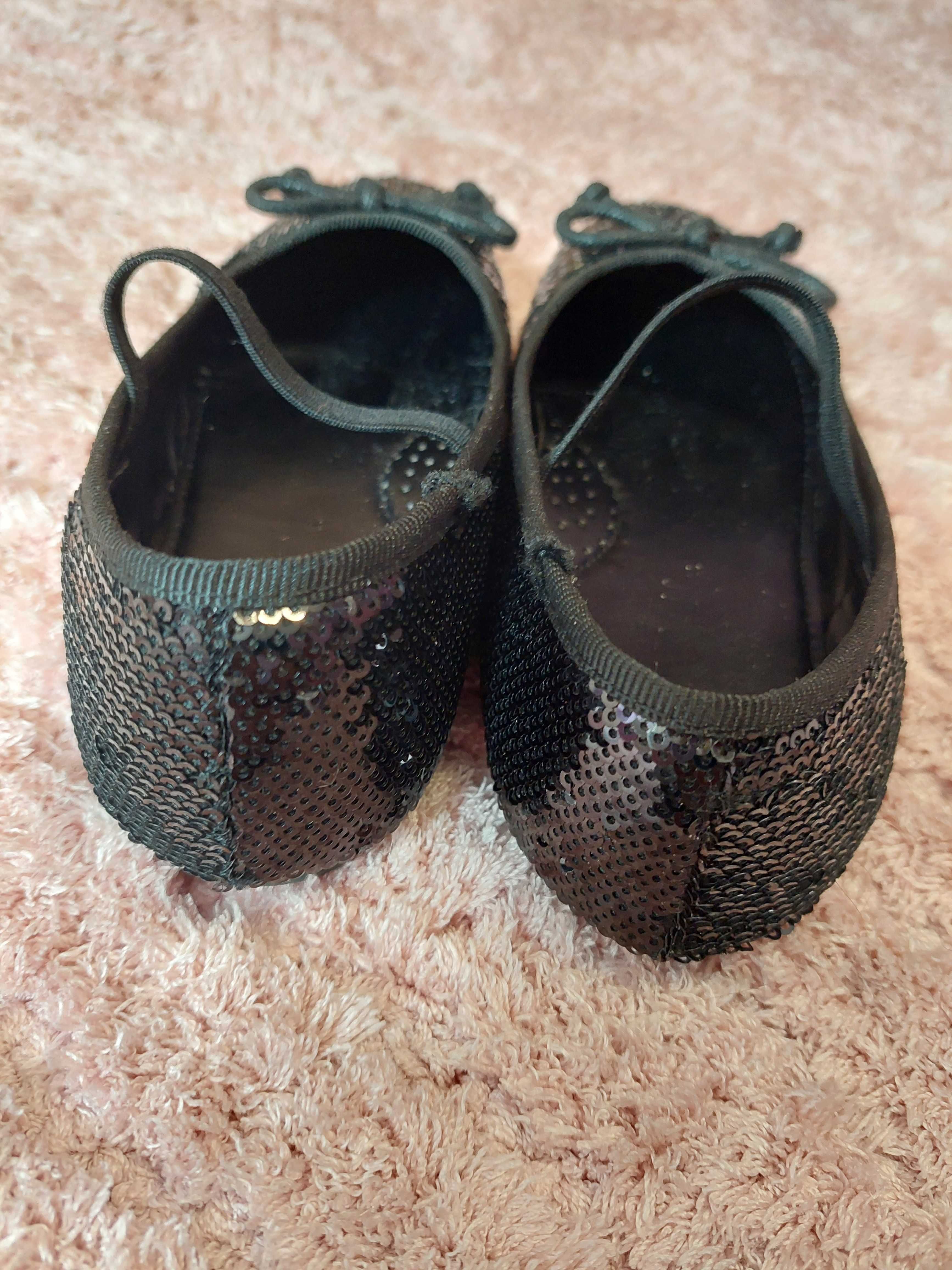 Детски черни обувки с пайети