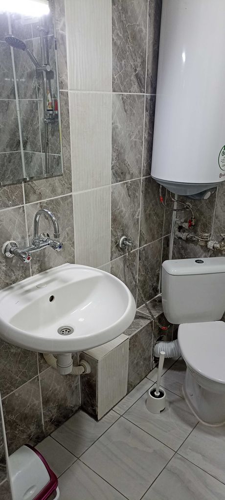 Дава се под наем Двустаен апартамент в Враца, Вежен - 72 кв.м за 331.5 € - Снимка #3