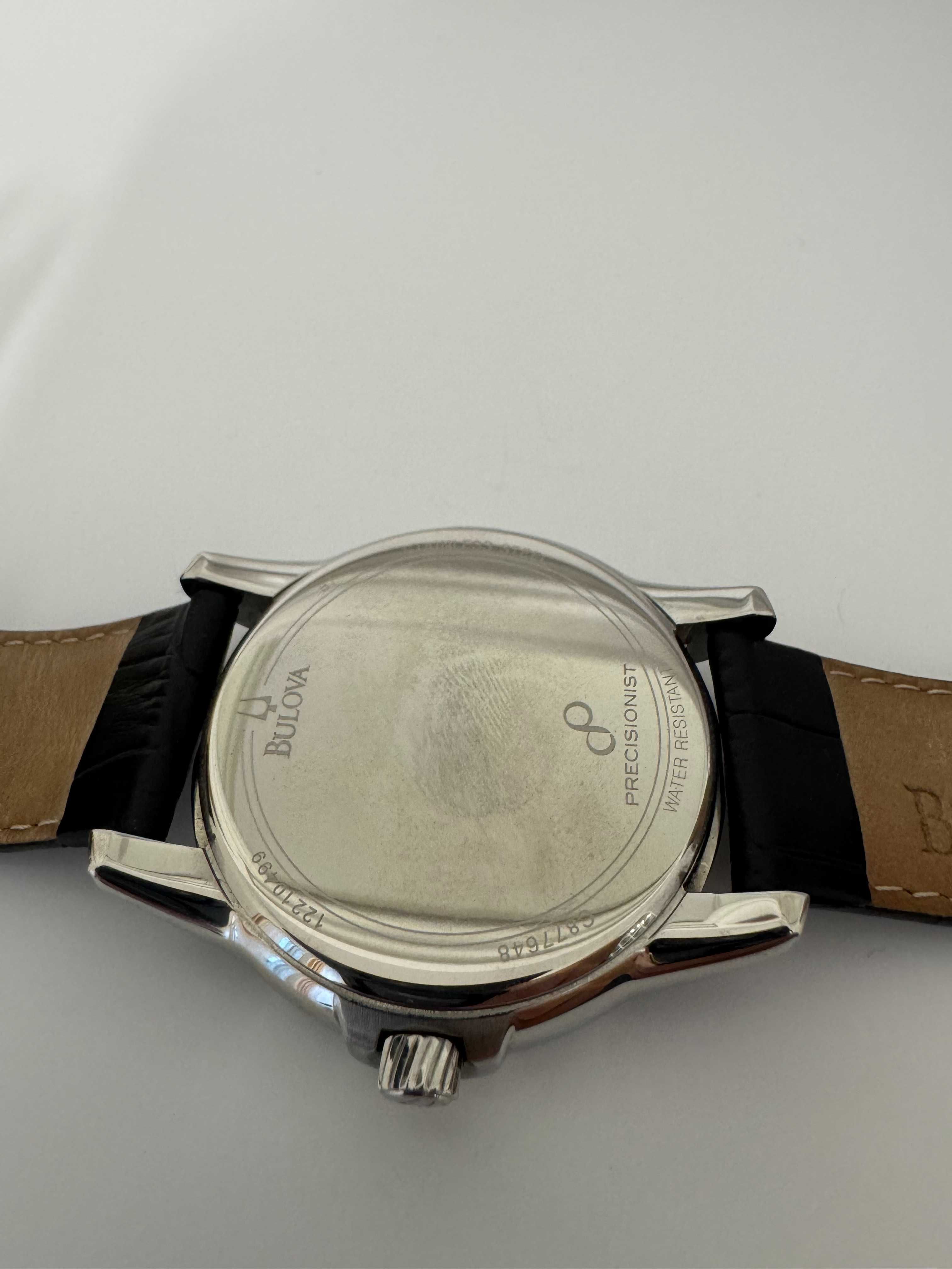 Ceas Bulova Precisionist curve design