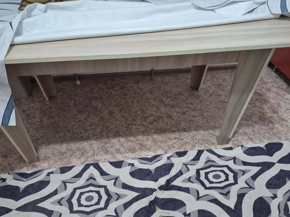 Стол отырғышымен  бірге сатылады