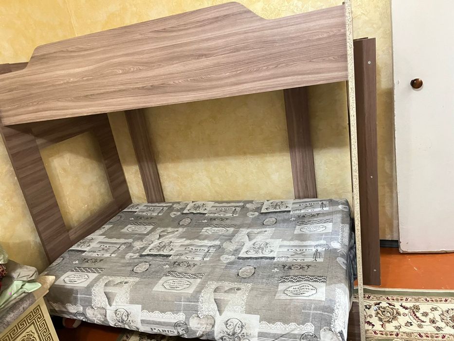 Двухъярусная кровать