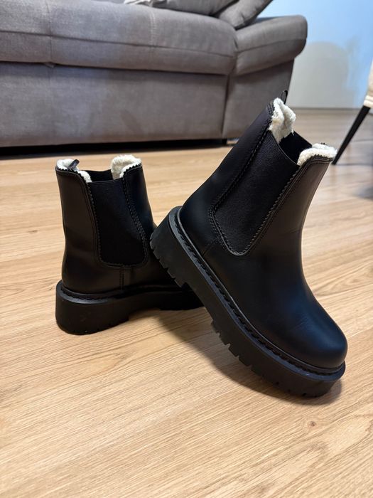 Черни зимни боти