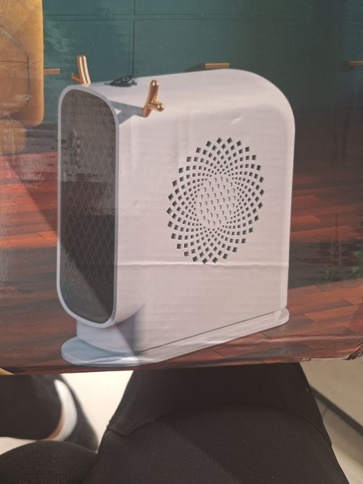 Radiator clima în stare bună pentru casă și birouri .