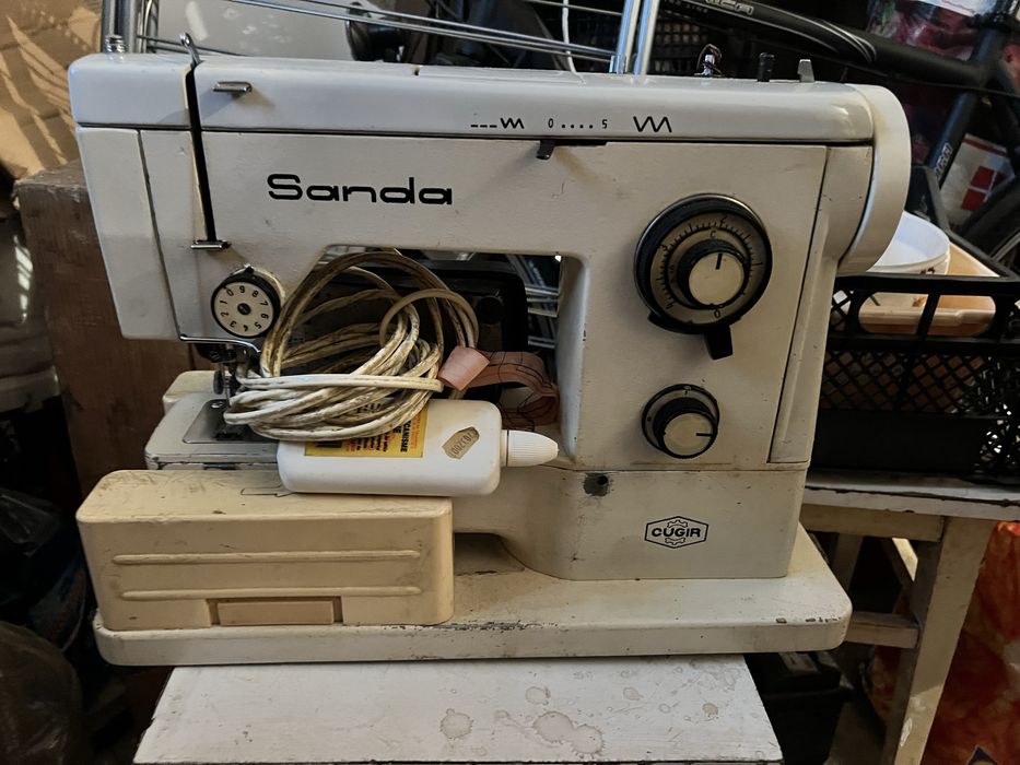 Masina cusut Sanda Cugir cu pedala