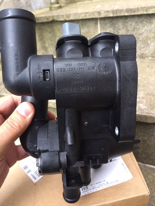 Термоста + корпус VW POLO 1,4 Оригинален