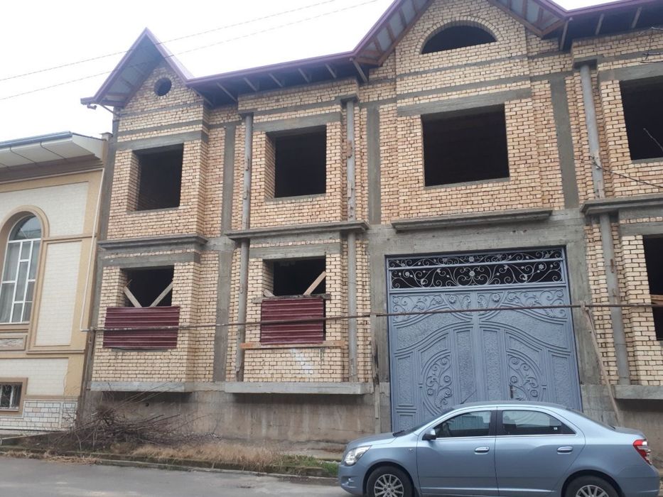 Ahunboboevda uchaska Sotiladi 8 sotik