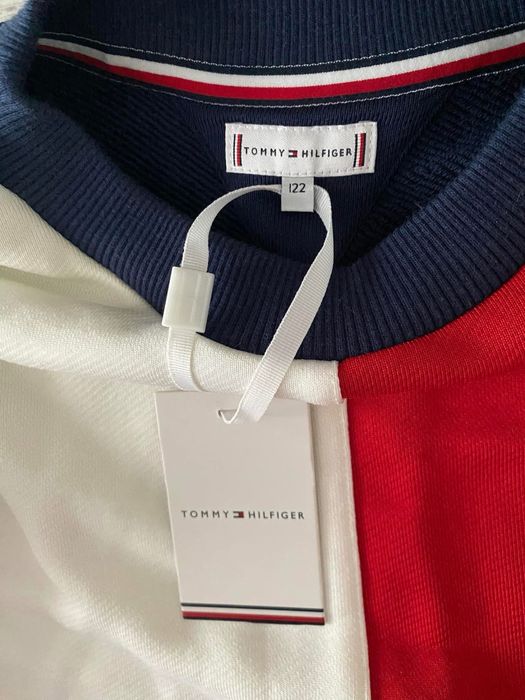 Pulover nou copii Tommy Hilfiger. NOU, cu eticheta. 7 ani 122 cm