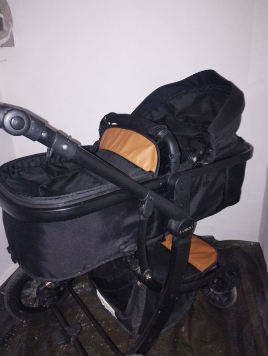 Cărucior bebe negru