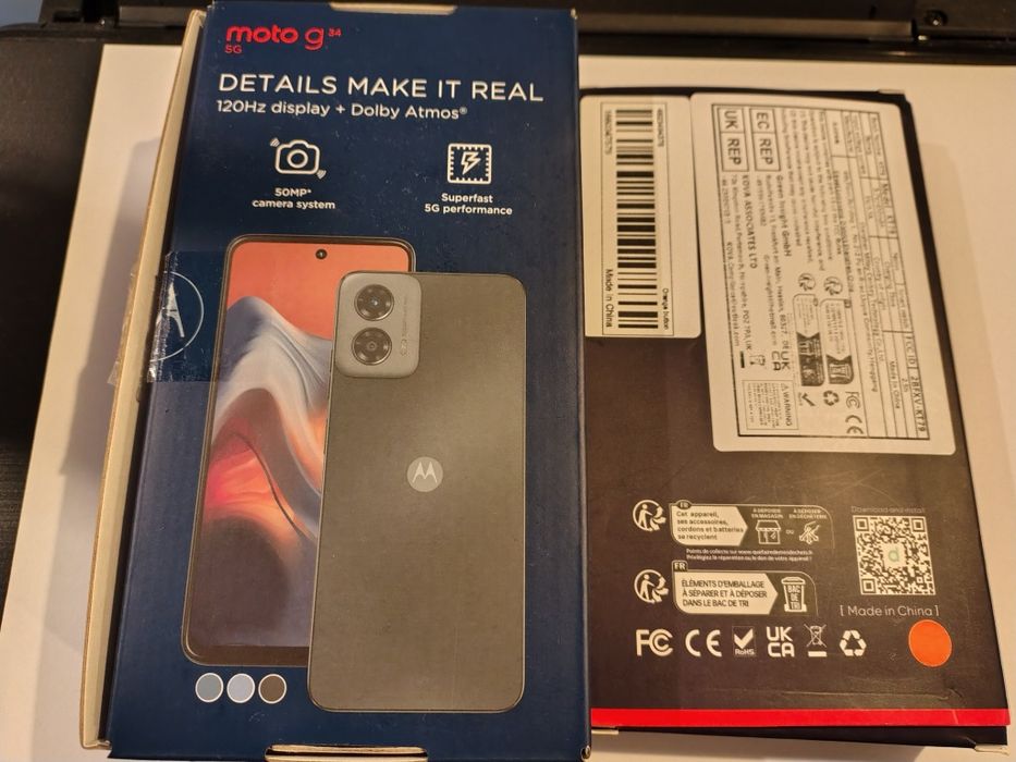 Motorola G34 la cutie și smartwatch cu lanternă