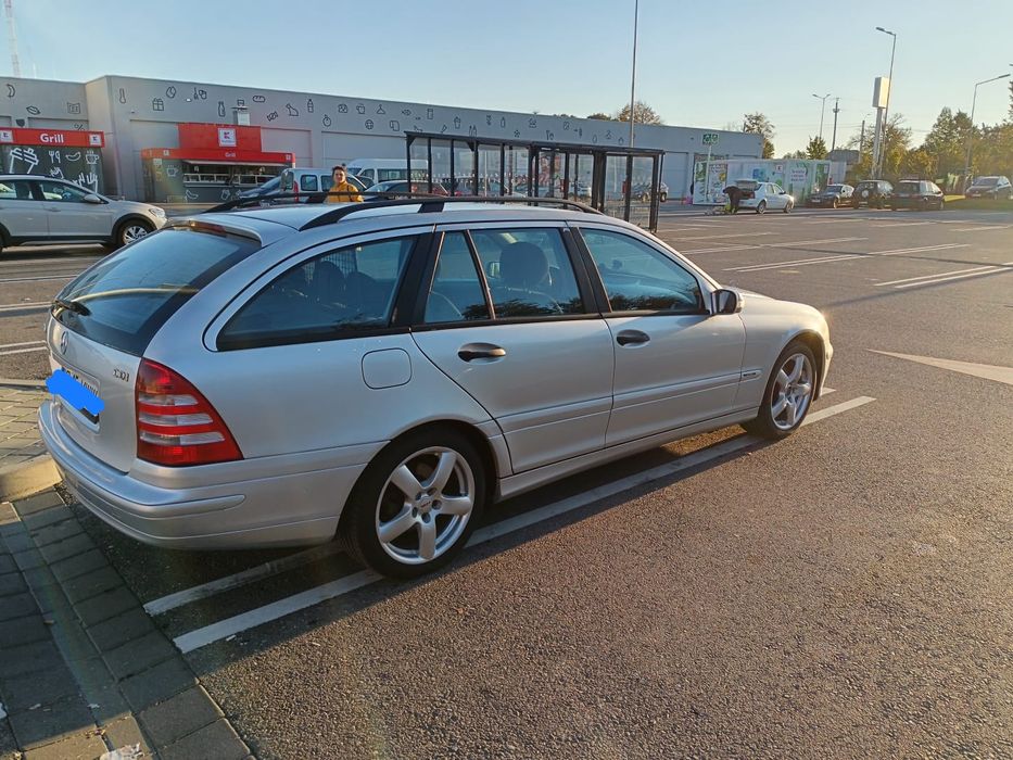 Vând Mercedes C220