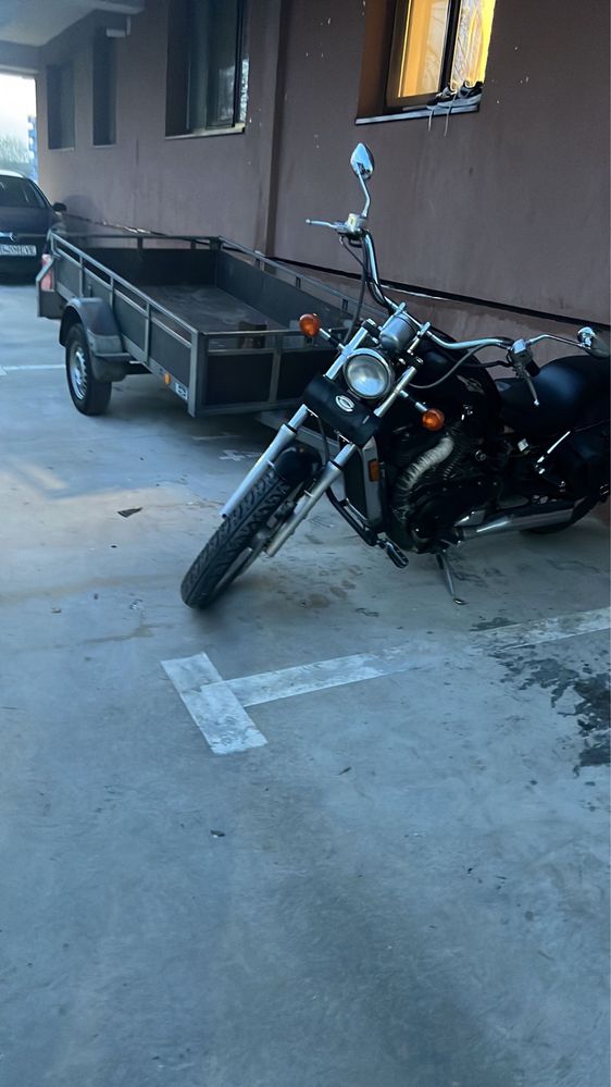Suzuki intruder vs700