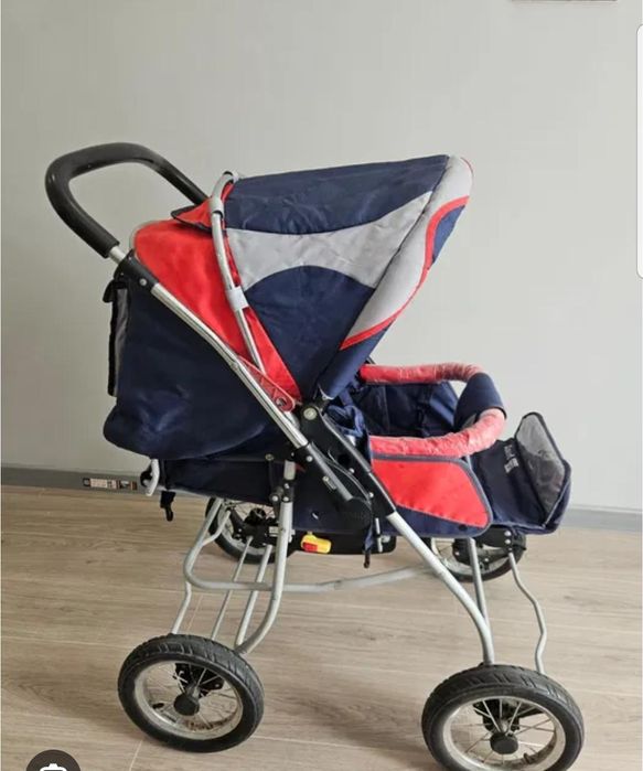 Коляска . Зимняя. В отличном состоянии